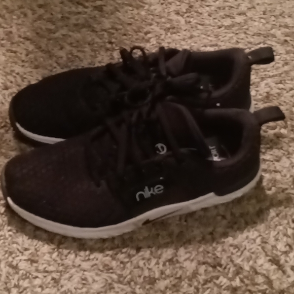 Nike - Picture 1 of 2